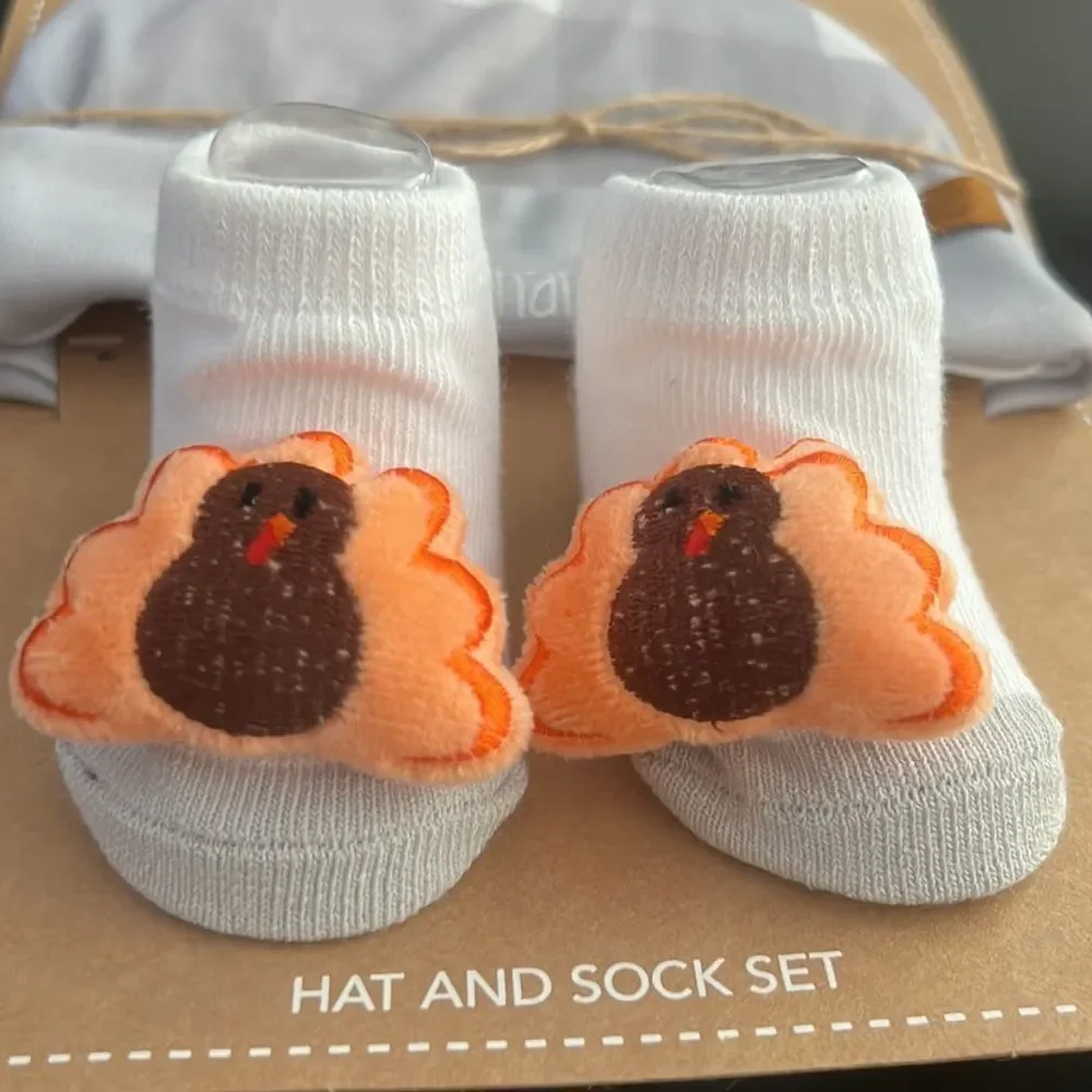 NWT LILA and JACK My first Thanksgiving Hat & socks